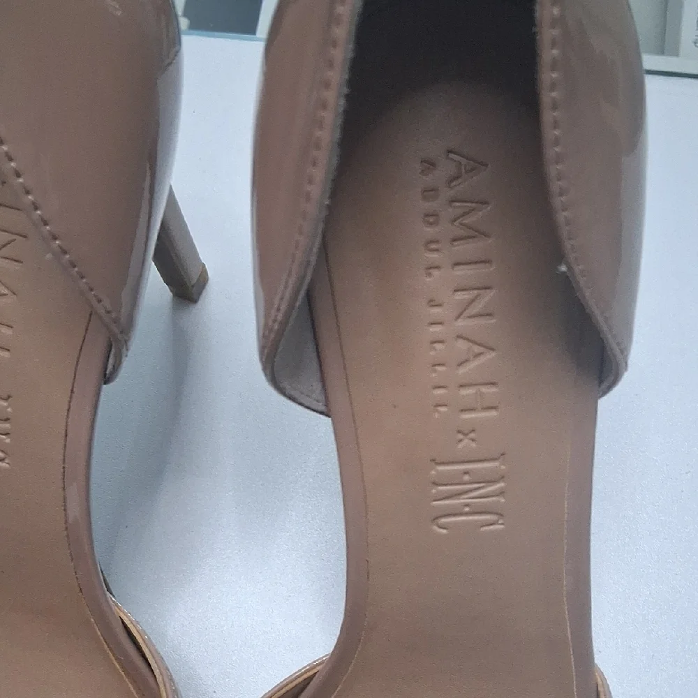 Chic Tan Heels with Gold Accent - Picture 2 of 6